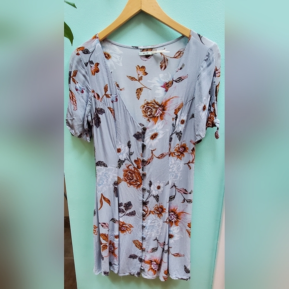 Kimchi Blue- Button-up flared dress w/ tie sleeves - Picture 5 of 9